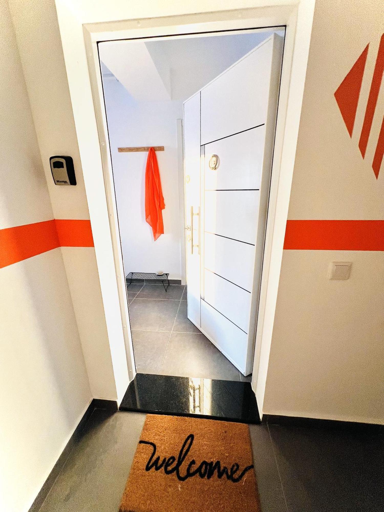 Ferienwohnung Airport Gardens Loft Otopeni Exterior foto